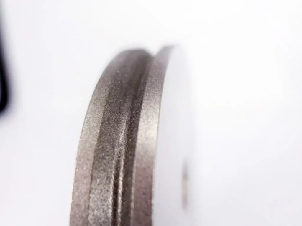How to Choose a Grinding Wheel for Semiconductor Wafer Processing?